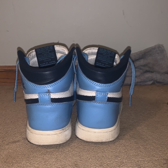 Blue and white obsidians Size 7.5 woman’s worn gently - Picture 3 of 3